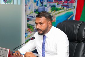 ސަރުކާރުން ސިޓީ ކައުންސިލަށް ނުފޫޒެއް ނުފޯރުވާ: ޑެޕިއުޓީ މޭޔަރު