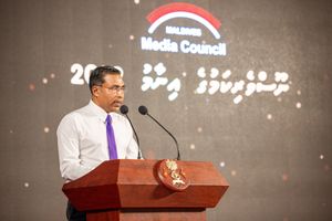 ކުރުސީ، ދިޔަވަރު އަދި އިތުރު ނޫހަކަށް ފިޔަވަޅު އަޅަނީ 