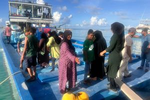 އައްޑޫ މަސްވެރިންގެ އާއިލާތަކުން މުޒާހަރާއާ ގުޅިއްޖެ