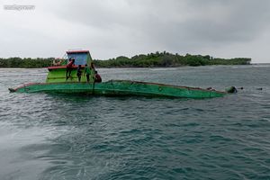 މުދާ އުފުލާ ދޯންޏެއް އަޑިއަށް ހިނގައްޖެ