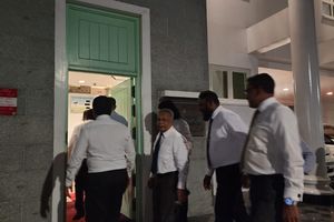 ރުހުން ދިނުން ހުއްޓުވުމަށް ފަހު ސަރުކާރު މެމްބަރުން ރައީސްއާ ބައްދަލުކުރަން ރައީސް އޮފީހަށް