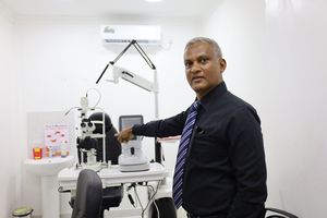 އައްޑޫ ހޮސްޕިޓަލުގެ ސީއީއޯ މާލޭ ކްލިނިކެއްގައި ބަލިމީހުން ބަލަނީ