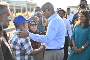 ރައީސަށް ފުވައްމުލަކުން ހޫނު މަރުހަބާއެއް: 'ތީ މި ސިޓީގެ ތަރައްގީގެ ބާނީ'