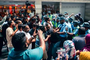 ލަންކާގެ ނޫސްވެރިން ދިވެހި ހައިކޮމިޝަން ކުރިމަތީ މުޒާހަރާ ކުރަނީ