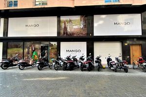 ކުޑަކުދިންނާއި ފިރިހެނުންގެ ހެދުން ވިއްކާ މެންގޯ ފިހާރައެއް