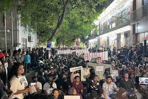 ހުލާސާކޮށް އިއްޔެ: މުޒާހަރާ ކުރާ ޒުވާނުންގެ ޑިމާންޑުތައް