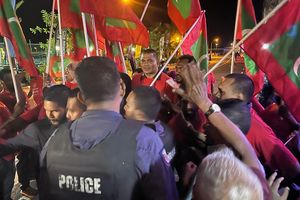 ޕެޕާ ސްޕްރޭ ޖަަހުމަށްފަހު އިދިކޮޅު ޕީޕީއެމްގެ މުޒާހަރާ ރޫޅާލައިފި