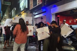 ސްޕޯޓްސް ކޮމިޝަނަރު ތޮލާލުގެ އިސްތިއުފާ އަށް ގޮވައި މުޒާހަރާކޮށްފި 