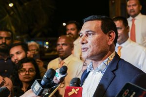 ސިންގަޕޫރުގައި ހިފެހެެއްޓި ކަމަށް ބުނެ ހަބަރު ފެތުރީ ޑިމޮކްރެޓްސް