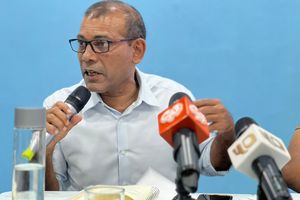 ނަޝީދު އިސްނަންގަވައިގެން ނިޒާމު ބަދަލު ކުރަން ހިޔާލު ހޯދަނީ