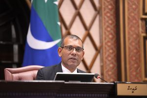 ޔޫކޭގެ ރެސްޓޯރަންޓެއްގެ ތެރެއިން ނަޝީދުގެ ފޯނު ފޭރިގެންފި