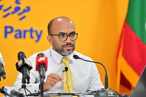 ސުކޫކަށް ފައިސާ ދައްކަން ދުރާލާ އުޅުނު ނަމަ މިހެން ނުވީސް: އަމީރު