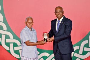 ރާ އެރުމުގައި 72 އަހަރު، އެންމެ ފަހުން މި ޝަރަފު!