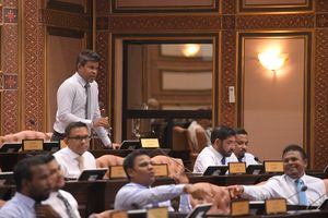 ހުލާސާކޮށް މަޖިލިސް: ބޯޑަރު ހުޅުވަން އިސްނެގި ބައެއް ހޯދުން!