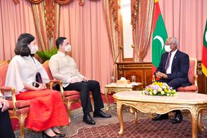 3 ގައުމެއްގެ ސަފީރުން ރައީސަށް ފަތްކޮޅު އަރުވައިފި