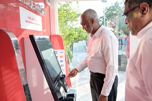 އޭޓީއެމް ހުޅުވުމަށް މުއިއްޒު ހަތަރު އަތޮޅަކަށް