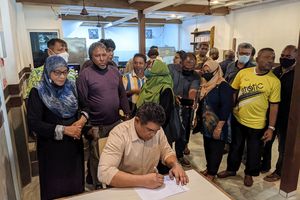 ނިޒާމުގެ ވޯޓަކަށް ދިޔުމަށް ގޮވާލާ ޕެޓިޝަނެއްގައި ސޮއި ކުރަނީ