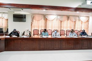 ހިޔާގައި ކުދިން ހަމައެކަނި "ބަންދު" ވެފައި؟