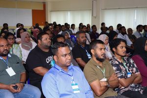 ވިޔަފާރިވެރިން އެދުނީ ފުރަތަމަ ސަރުކާރުން ދޭން ޖެހޭ ފައިސާ ދޭން