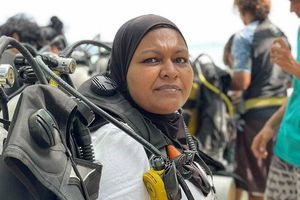މަންމަގެ 50 ވަނަ އުފަންދުވަސް: ހަދިޔާއަކީ ސަޕްރައިޒް ޑައިވިން ދަތުރެއް
