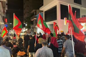 އިދިކޮޅު މުޒާހަރާއިން ޝުޖާއުއާއެކު ހަ މީހަކު ހައްޔަރުކޮށްފި