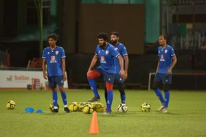 ޗައިނާ އަށް ފުރުމުގެ ކުރިން ގައުމީ ޓީމު ކޭމްޕްކޮށްފި