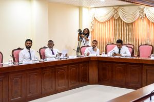 އޭސީސީ މެންބަރުން ބައިވެރިވި ކޮމިޓީގެ ބައްދަލުވުން ސިއްރު
