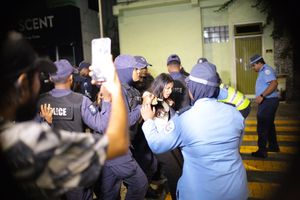 ޝިމަން އާއި މަހްޒޫމް ދޫކޮށްލަން ޑިމޮކްރެޓްސް އިން ވެސް ގޮވާލައިފި