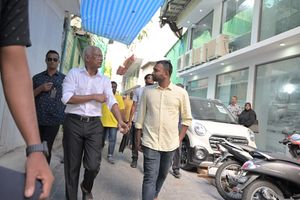 ރައީސް ގަލޮޅުގައި ދޮރުން ދޮރަށް, ވިދާޅުވީ އުންމީދު އާވެއްޖެ ކަމަށް