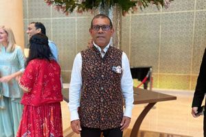 މަހުޖަނު އަމްބާނީގެ ދަރިފުޅުގެ ކައިވެނި ހަފުލާގެ މެހެމާނުންގެ ތެރޭގައި ނަޝީދު