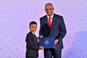 ދުވާލަކު ދެ ސަފުހާ، ދޮޅު އަހަރުން އެންމެ ހަގު ހާފިޒަށް 