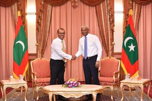 ނިޒާމު ބަދަލުކުރުން: ރައީސްއާ ނަޝީދު މަޝްވަރާކުރައްވައިފި