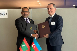 ވިސާއާ ނުލައި އަޒަރްބައިޖާނަށް ދެވޭ އެއްބަސްވުމެއްގައި ސޮއިކޮށްފި