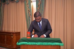 މަހާޒަށް ކުރެވެނީ ހަދިޔާއެއް ބަލައިގަތްކަމުގެ ތުހުމަތު: ޖޭއެސްސީ