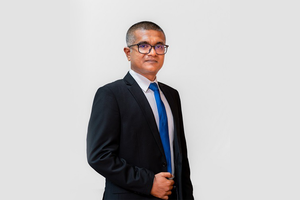 ކޮރަޕްޝަންގެ ތުހުމަތު އަމާޒުވާ މުއާޒަށް ފިޔަވަޅެއް ނާޅާ 