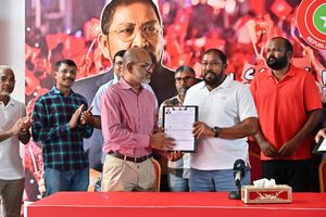 ކުރީގެ މެމްބަރު ނާޒިމް އާއި ޝިހާބު ޖޭޕީއަށް ސޮއިކޮށްފި