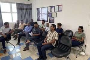 ހުއްދަ ނުލިބެނީސް ޑިމޮކްރެޓުން އީސީން ނުނުކުންނާނެ