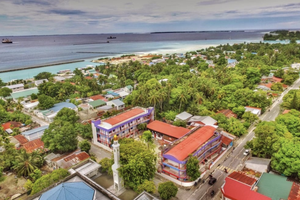 ފޭދޫ ސްޕާއަކުން ތިން އަންހެނުންނާއި ދެ ފިރިހެނުން ހައްޔަރުކޮށްފި