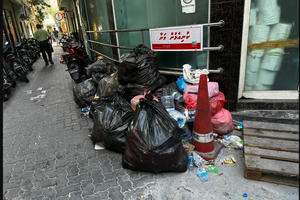 މާލޭގެ މަގުތަކަށް ކުނިއަޅާ މީހުންނަށް ހަރުކަށި ފިޔަވަޅު އަޅަނީ
