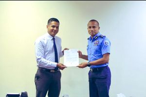 އިންޓަޕޯލްގައި ހިދުމަތް ކުރާ ފުރަތަމަ ދިވެހި ފުލުހުކަށް ރިލްވާން 