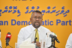 މެންބަރަކު ޕާޓީން ވަކިކޮށްފި ހާލަތެއްގައި ގޮނޑި ގެއްލޭނަމަ ރިކޯލް ވޯޓަކަށް ދާން ޖެހޭ: ފަައްޔާޒު