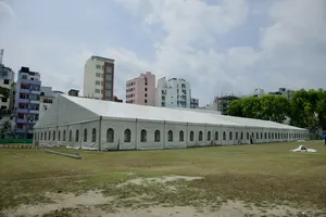 އިންތިހާބަށް ހެންވޭރު ދަނޑުގައި ޓެންޓް ޖެހުމުން ސާފަށް އުނދަގޫ