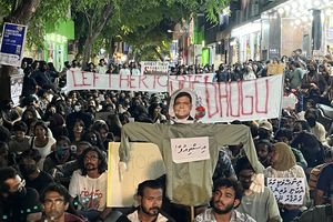 ސުޖާއު، އިހުސާން އަދި އަމީންގެ އިސްތިއުފާއަށް ގޮވާލަނީ