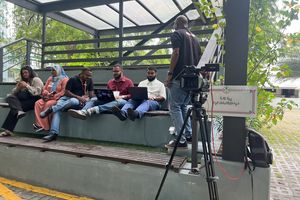 މިއަދު ނޫސްވެރިން މަސައްކަތްކުރަނީ ރައީސް އޮފީސް ދޮރުމަތީގައި