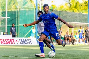 ކޮންރެޑުން ލިލީ ބީޗް ބަލިކޮށް ފުރަތަމަ މޮޅު ހޯދައިފި 