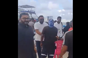 ޣައްސާނަށް ސަޕޯޓަރުން ހަދާންކޮށްދިނީ ހުސް "ގޮނޑިކޮޅު" މަތިން 