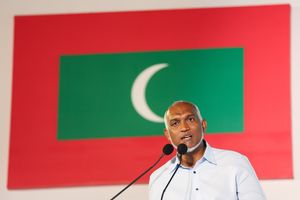 ބުދަ ދުވަހުގެ ރޭ މުއިއްޒު ދިވެހި ވިޔަފާރިވެރިންނާ ބައްދަލުކުރަނީ 