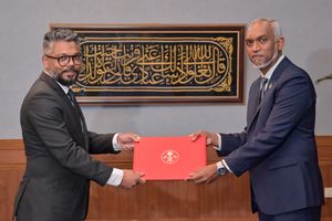 ސްޓޭޓް ކަމަށް އައްޔަންކޮށް ވަކިކުރި މުންއިމް އަނެއްކާ އެ މަގާމަށް