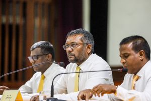 "ޕީއެންސީއާ ގުޅުނު މެންބަރުން އެމްޑީޕީ ޓިކެޓު ދޭން ޑިމާންޑު ކުރި"