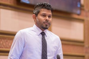 އިދިކޮޅު މެންބަރު ހުސައިން ވޯޓު ދެއްވީ ޓެކްސް ބިލާ އެއްކޮޅަށް